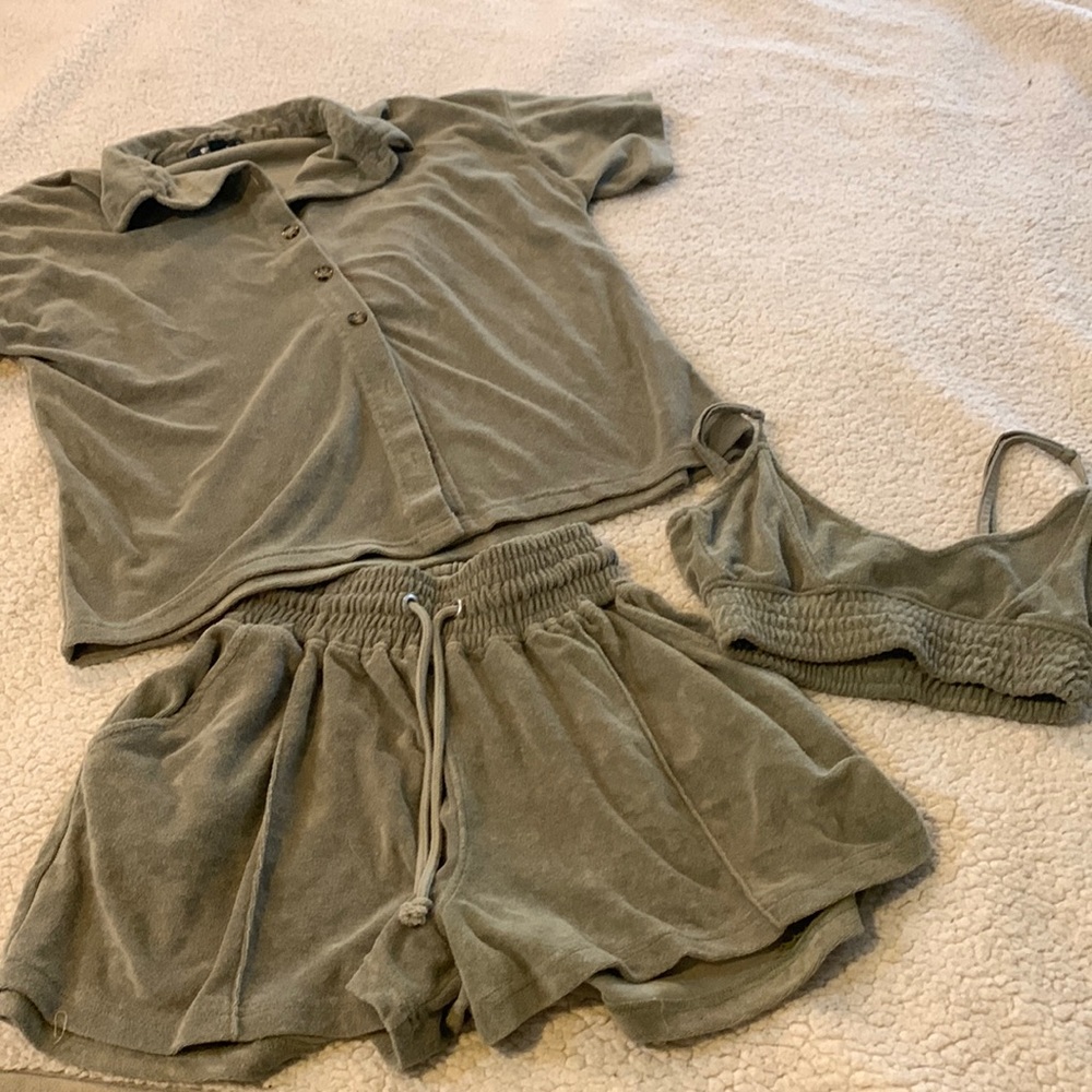 Missguided women’s size us 0 3 piece terrycloth set